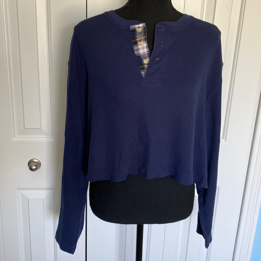 St John’s Bay Waffle Knit Navy Blue Long Sleeve Hand Cropped Shirt W/ Buttons